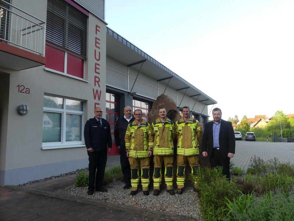 Von links: Jörg Klingeberg, Johannes Seibel, Marvin Pfister, Nicolas Engel, Marco Renno und Bürgermeister Patrick Weißler